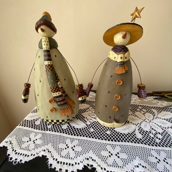 Vintage Williraye Studio 2000 Holiday Snow people Mama & Papa Figurines - Picture 1 of 13